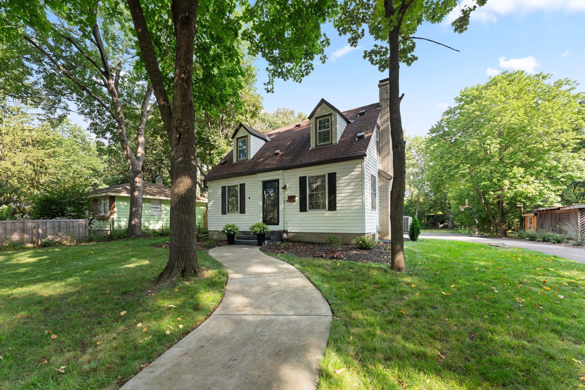 2757 Sherwood Road Mounds View, MN 55112 - Photo 2 of 44 Gallery Image 2
