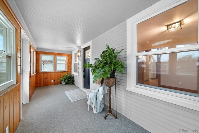 a view of entryway with livingroom