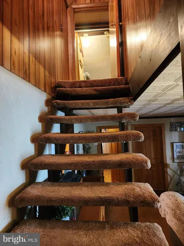 a view of livingroom with furniture