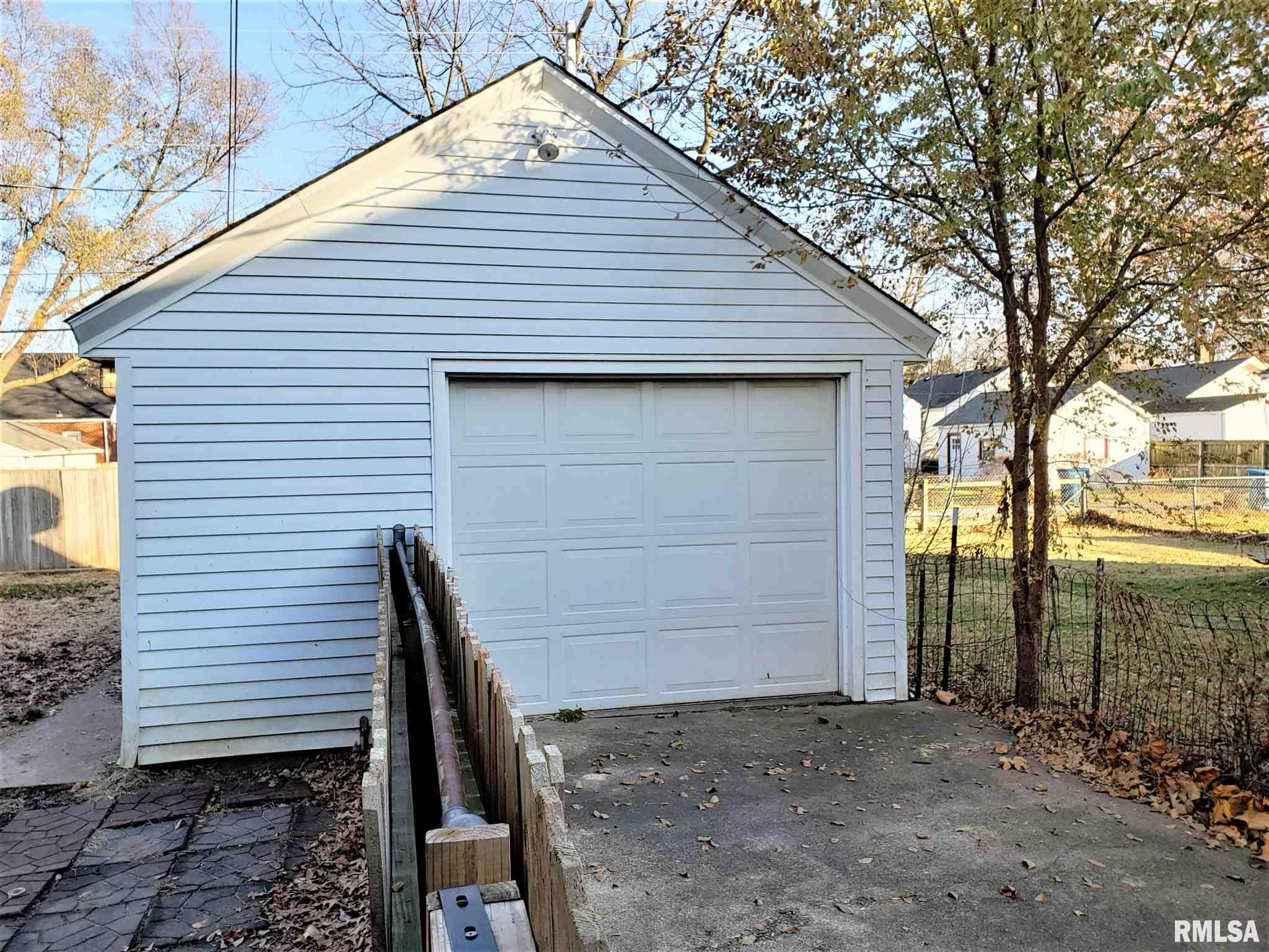2048 North 7th Street Springfield, IL 62702 - Photo 28 of 30