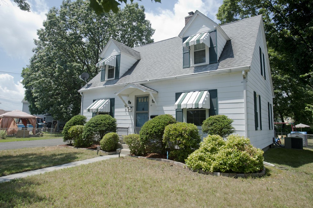 32 Rathbun Street Springfield, MA 01104 - Photo 2 of 26 a front view of a house with garden