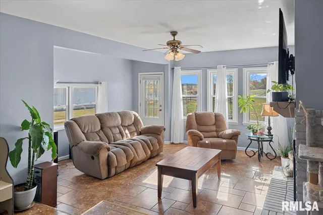 $124,900 | 248 East Vandalia Street, Waverly, IL 62692