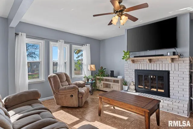 $124,900 | 248 East Vandalia Street, Waverly, IL 62692