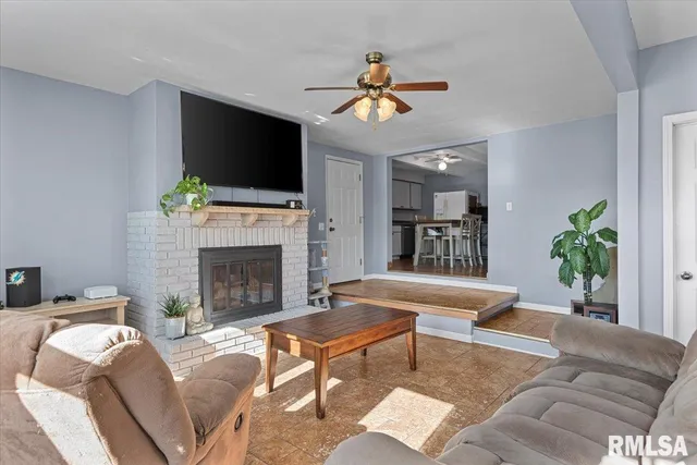 $124,900 | 248 East Vandalia Street, Waverly, IL 62692