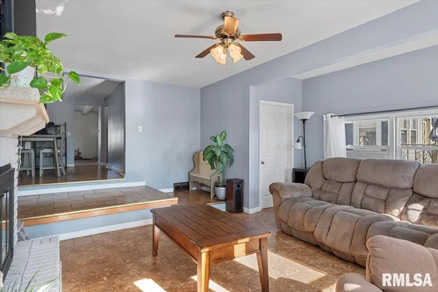 $124,900 | 248 East Vandalia Street, Waverly, IL 62692