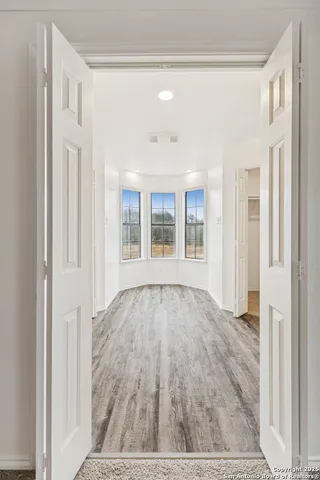 a view of a livingroom with a ceiling fan and wooden floor