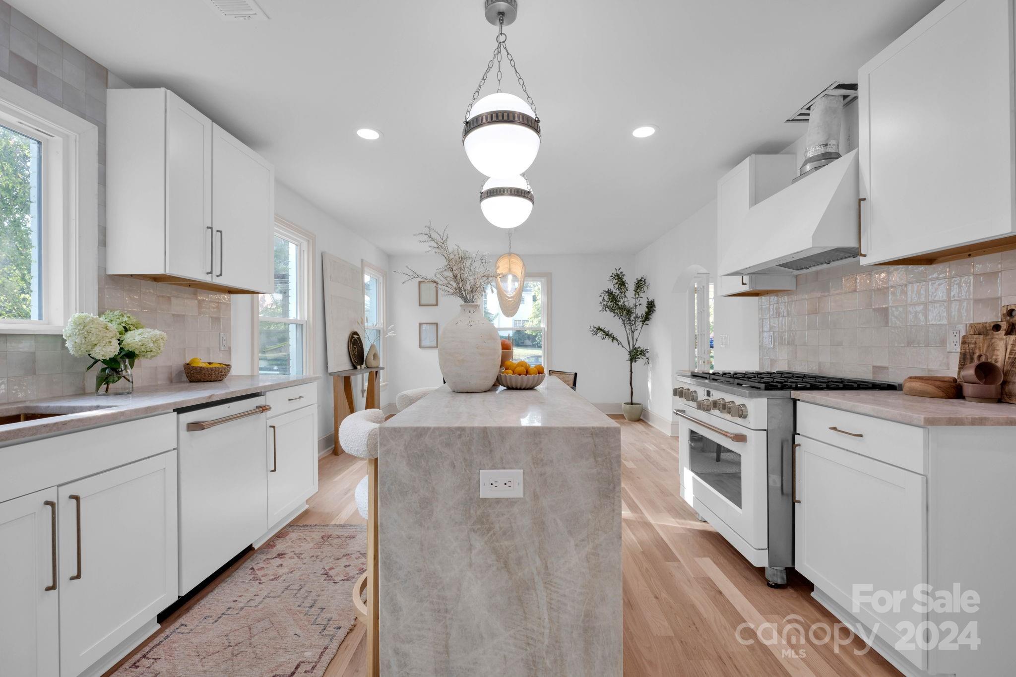 2136 Malvern Road Charlotte, NC 28207 - Photo 5 of 39 Gallery Image 5