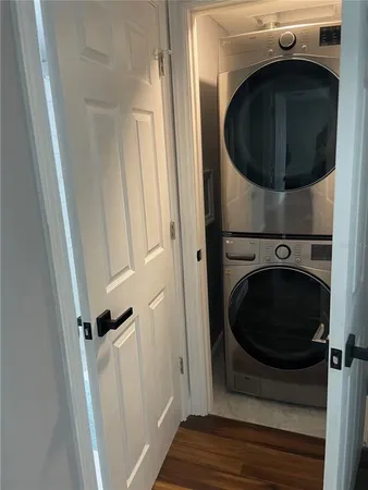 a close up view of a washer and dryer