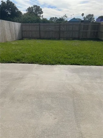 a view of backyard with garden