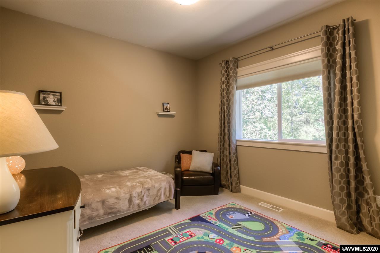 357 Summit View Avenue Southeast Salem, OR 97306 - Photo 27 of 40