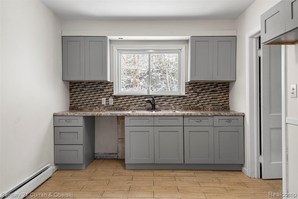 19497 Inkster Road Romulus, MI 48174 - Photo 13 of 37