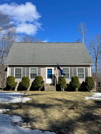 $379,900 | 10 Hemlock Street, Hillsborough, NH 03244