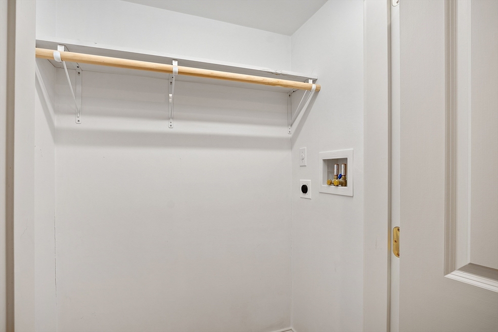 38 Plover Hill Road Ipswich, MA 01938 - Photo 19 of 42 a bathroom with a shower