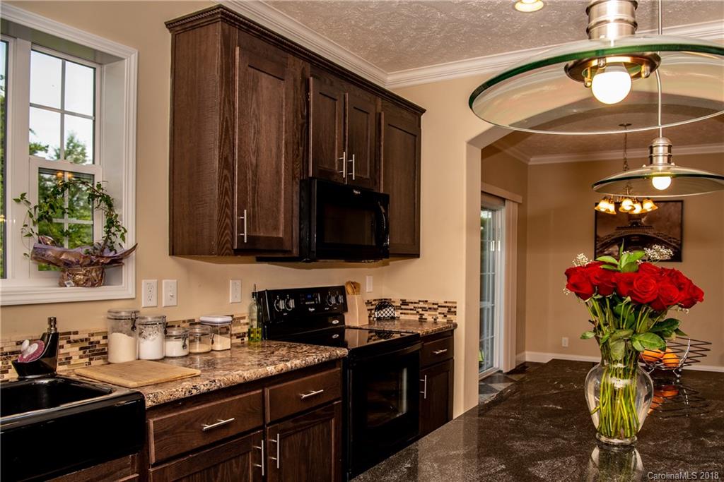 91 McCurry Road, Unit 2 Weaverville, NC 28787 - Photo 11 of 34 Gallery Image 11