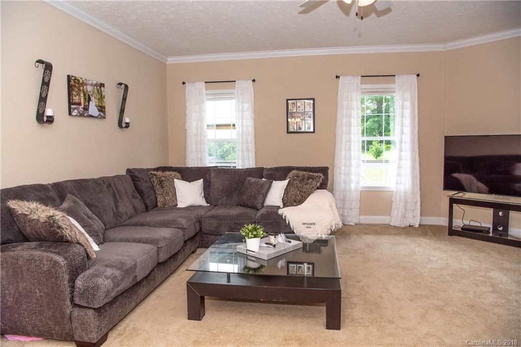 91 McCurry Road, Unit 2 Weaverville, NC 28787 - Photo 9 of 34 Gallery Image 9