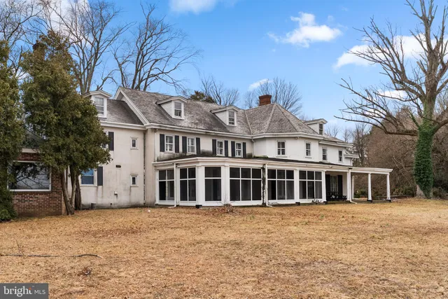 $2,250,000 | 257 Warren Street East, Edgewater Park, NJ 08010