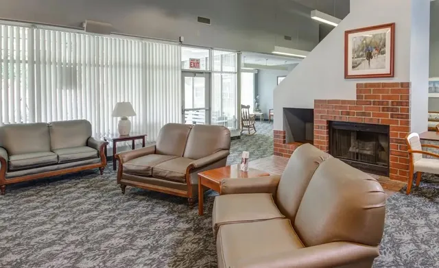 $1,042 | 201 West Delaware Street, Evansville, IN 47710