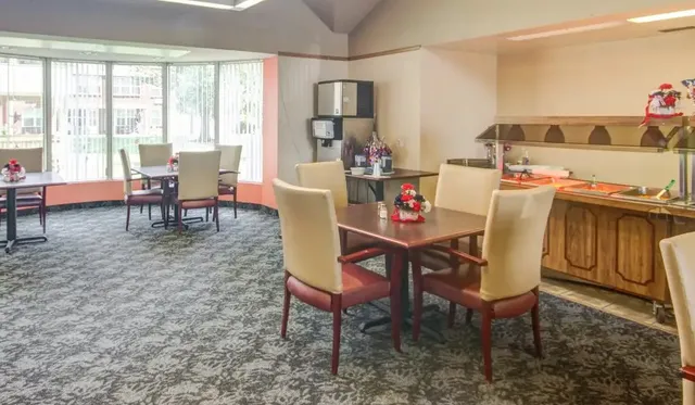 $1,042 | 201 West Delaware Street, Evansville, IN 47710