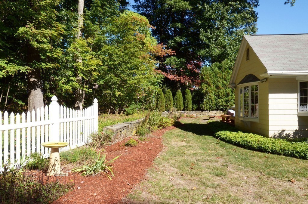 6 Maplewood Road Shrewsbury, MA 01545 - Photo 20 of 22 Gallery Image 20