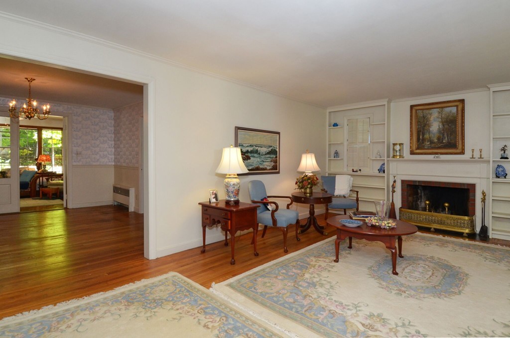 6 Maplewood Road Shrewsbury, MA 01545 - Photo 3 of 22 Gallery Image 3