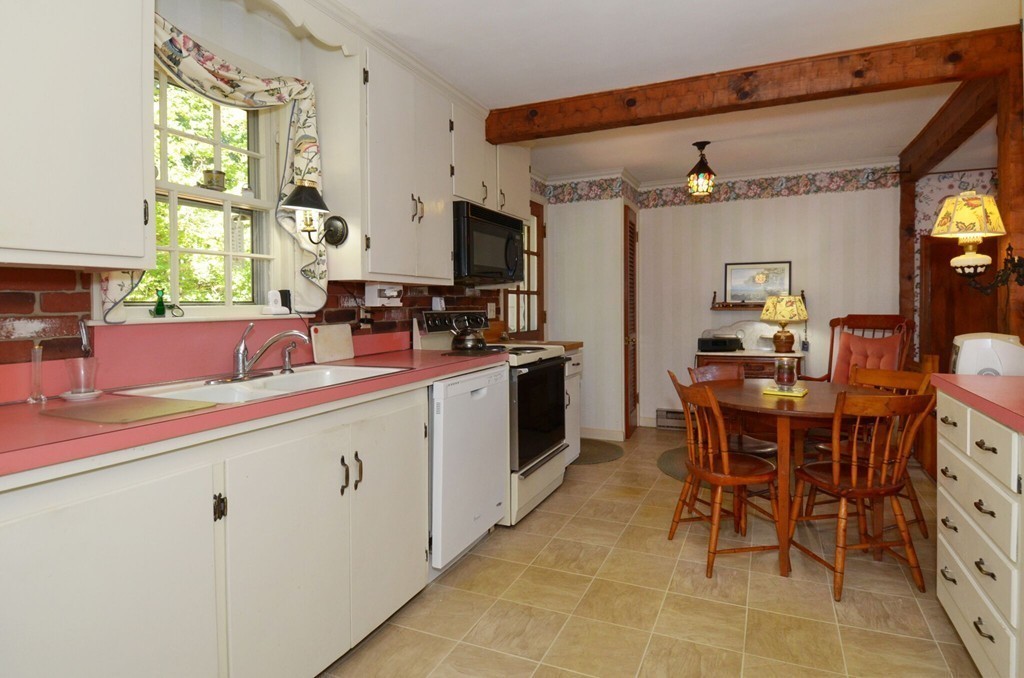 6 Maplewood Road Shrewsbury, MA 01545 - Photo 7 of 22 Gallery Image 7