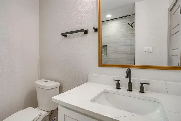 $2,200 | 900 Vaughn Drive, Burleson, TX 76028