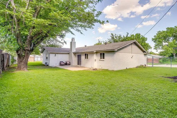 $2,200 | 900 Vaughn Drive, Burleson, TX 76028
