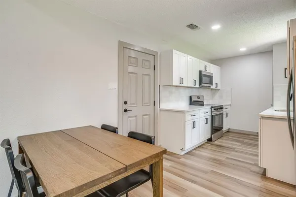 $2,200 | 900 Vaughn Drive, Burleson, TX 76028