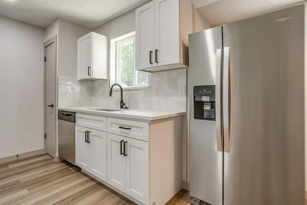 $2,200 | 900 Vaughn Drive, Burleson, TX 76028