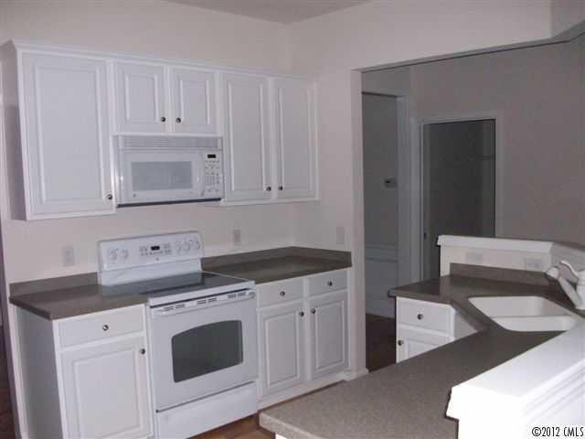 6410 Ridgeview Commons Drive Charlotte, NC 28269 - Photo 2 of 16 Gallery Image 2