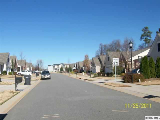 6410 Ridgeview Commons Drive Charlotte, NC 28269 - Photo 6 of 16 Gallery Image 6