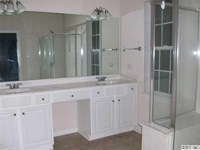 6410 Ridgeview Commons Drive Charlotte, NC 28269 - Photo 8 of 16 Gallery Image 8