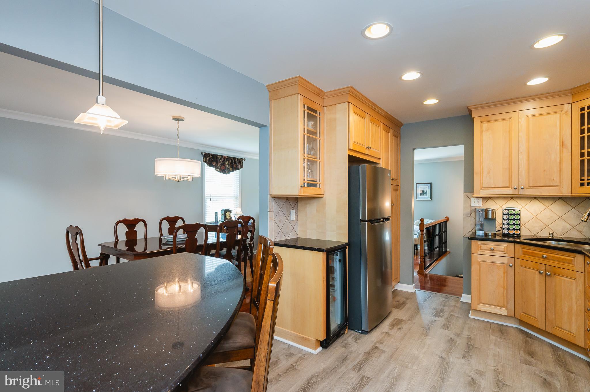 3 Crestview Garth Rosedale, MD 21237 - Photo 18 of 68 Spacious seating area.