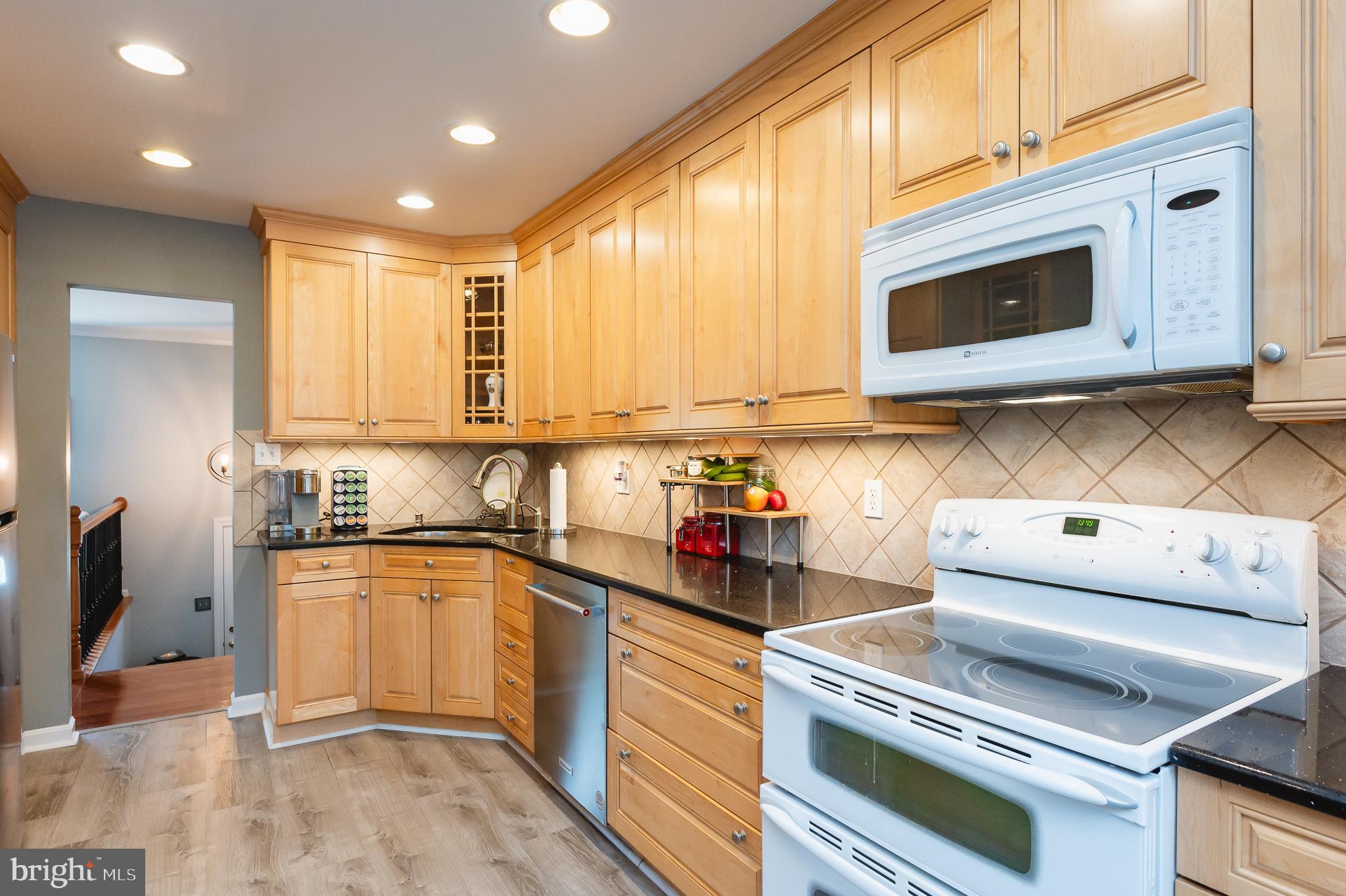 3 Crestview Garth Rosedale, MD 21237 - Photo 20 of 68 Double oven