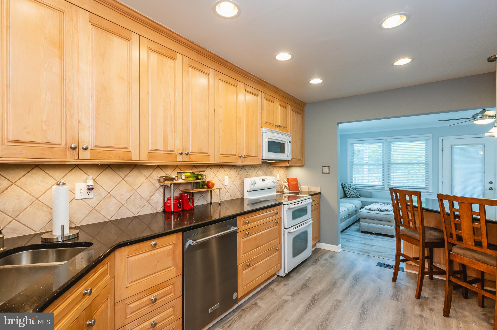 3 Crestview Garth Rosedale, MD 21237 - Photo 23 of 68 Look at all this counter space