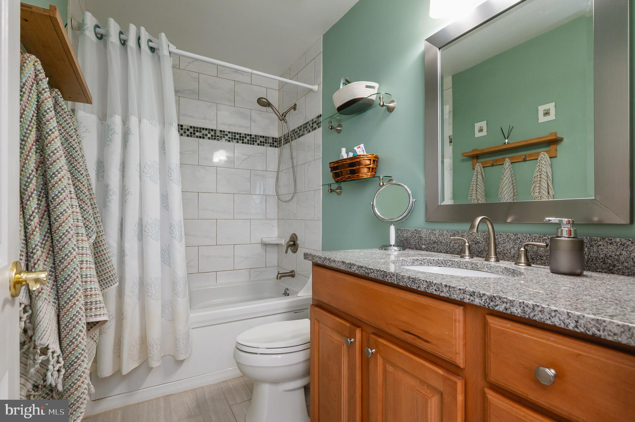 3 Crestview Garth Rosedale, MD 21237 - Photo 37 of 68 Hall bath with jetted tub