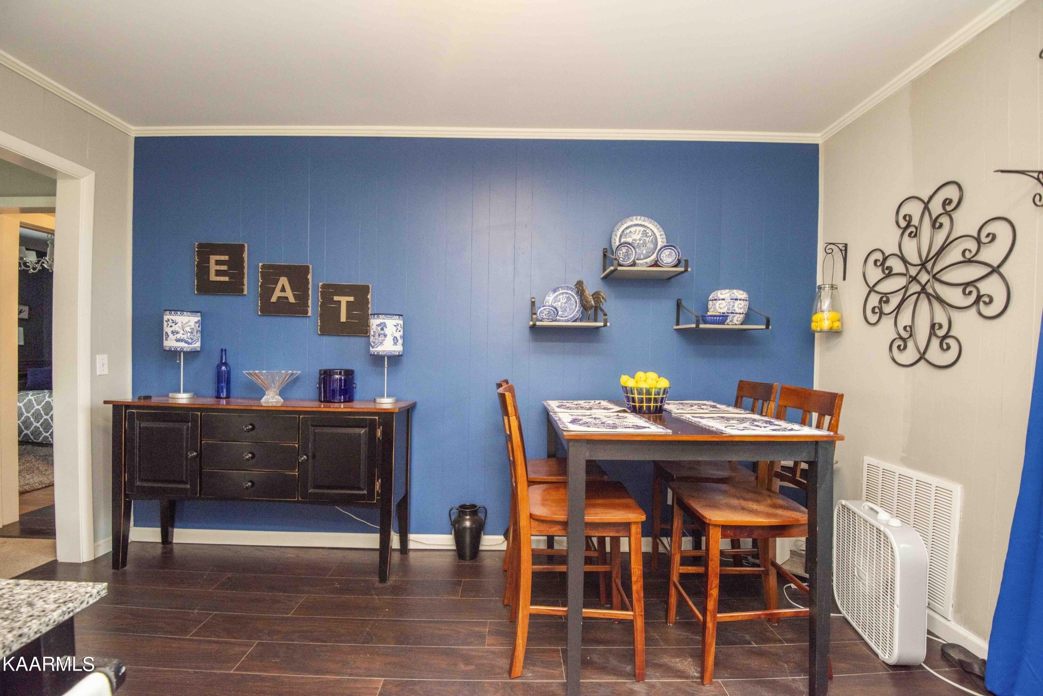 425 Clifton Road Northwest Knoxville, TN 37921 - Photo 13 of 38 a room with a table and chairs in it