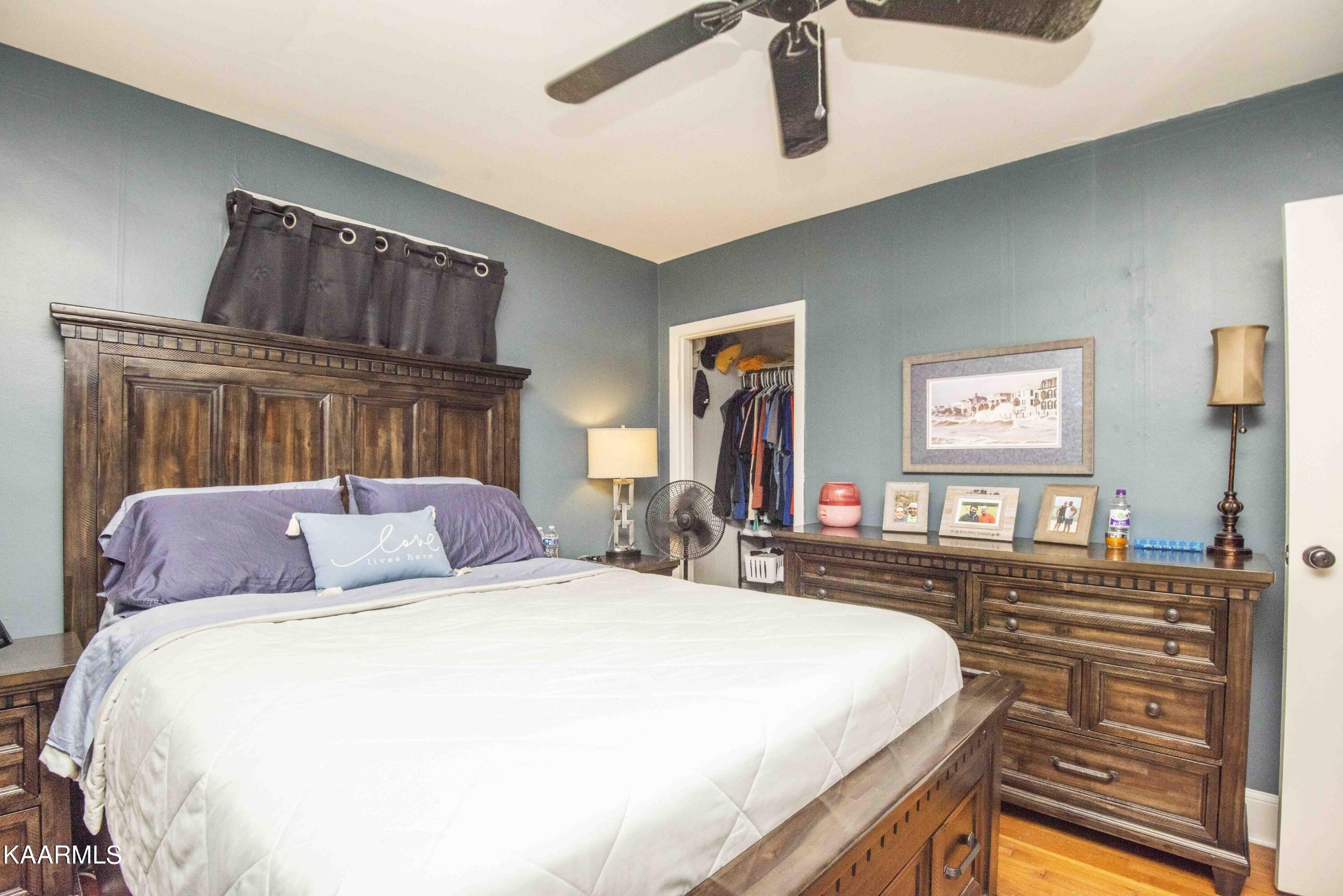 425 Clifton Road Northwest Knoxville, TN 37921 - Photo 18 of 38 a bedroom with a bed and a dresser