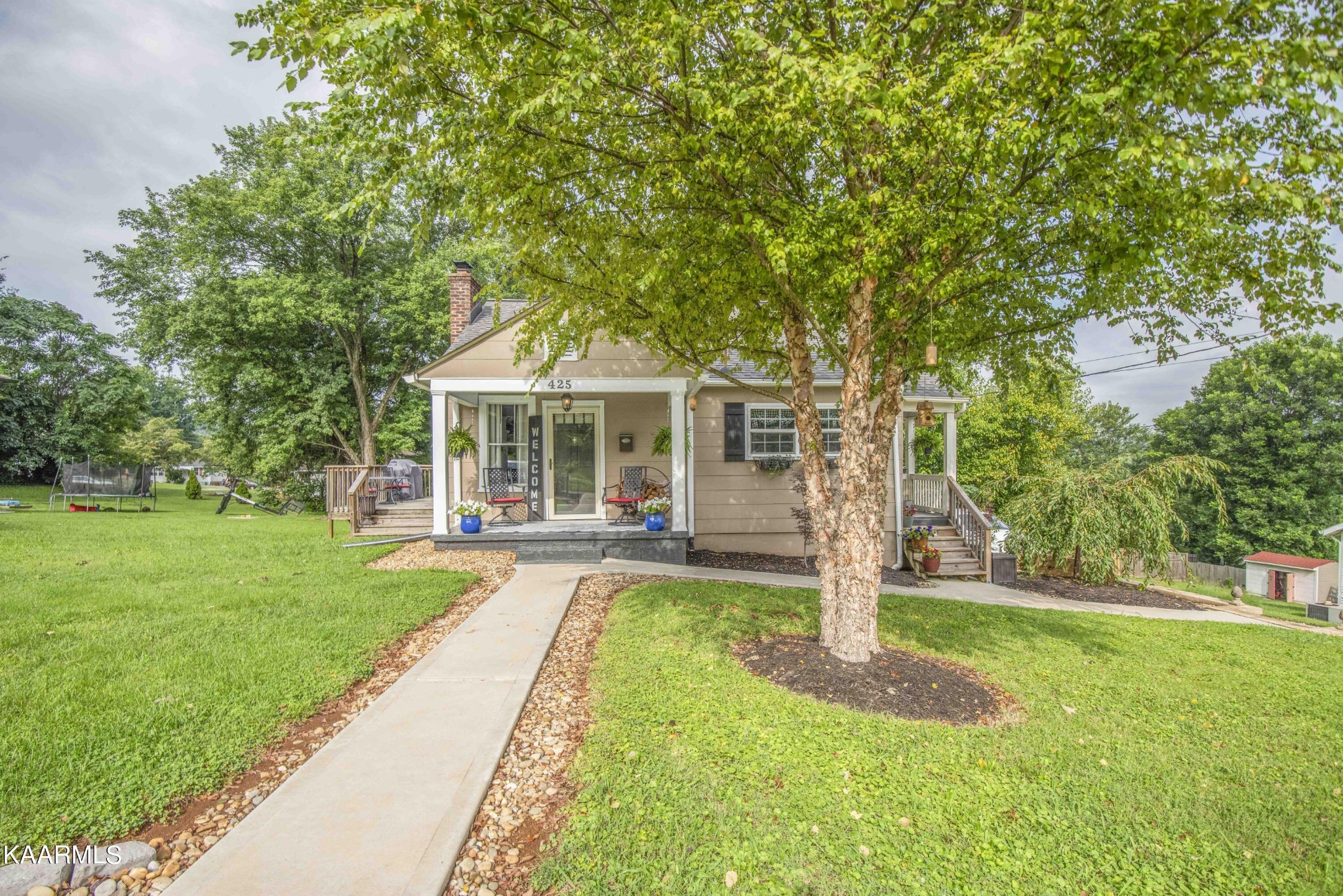 425 Clifton Road Northwest Knoxville, TN 37921 - Photo 28 of 38 front view of a house with a yard