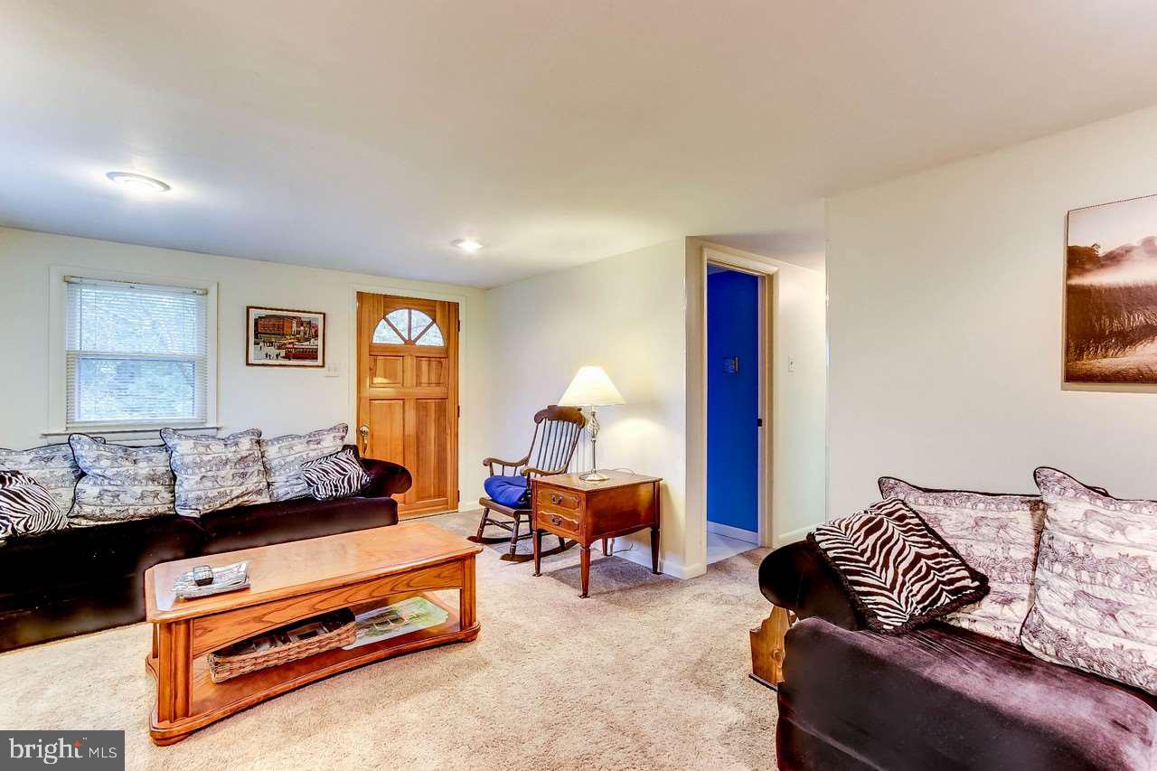 625 East Butter Road York, PA 17406 - Photo 4 of 36