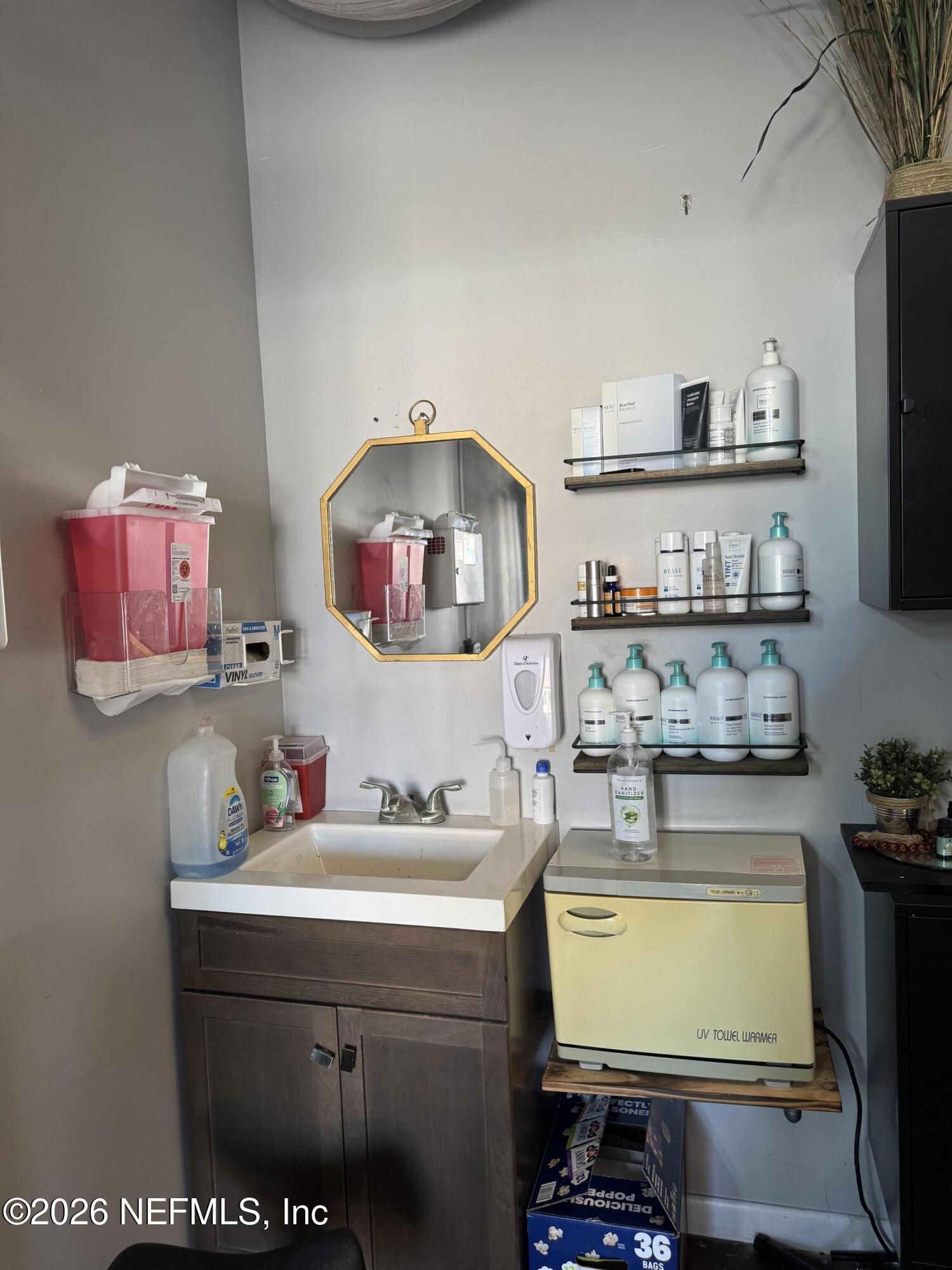 9735 Old St Augustine Road Jacksonville, FL 32257 - Photo 3 of 3 a room with a sink and cabinets