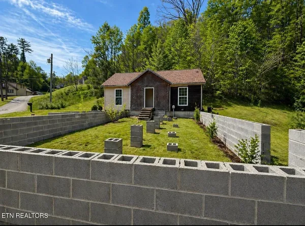 $129,900 | 630 Country Estates Road, Baxter, KY 40806