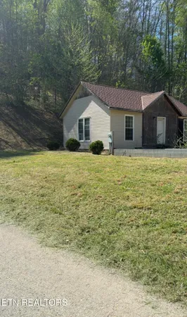 $129,900 | 630 Country Estates Road, Baxter, KY 40806