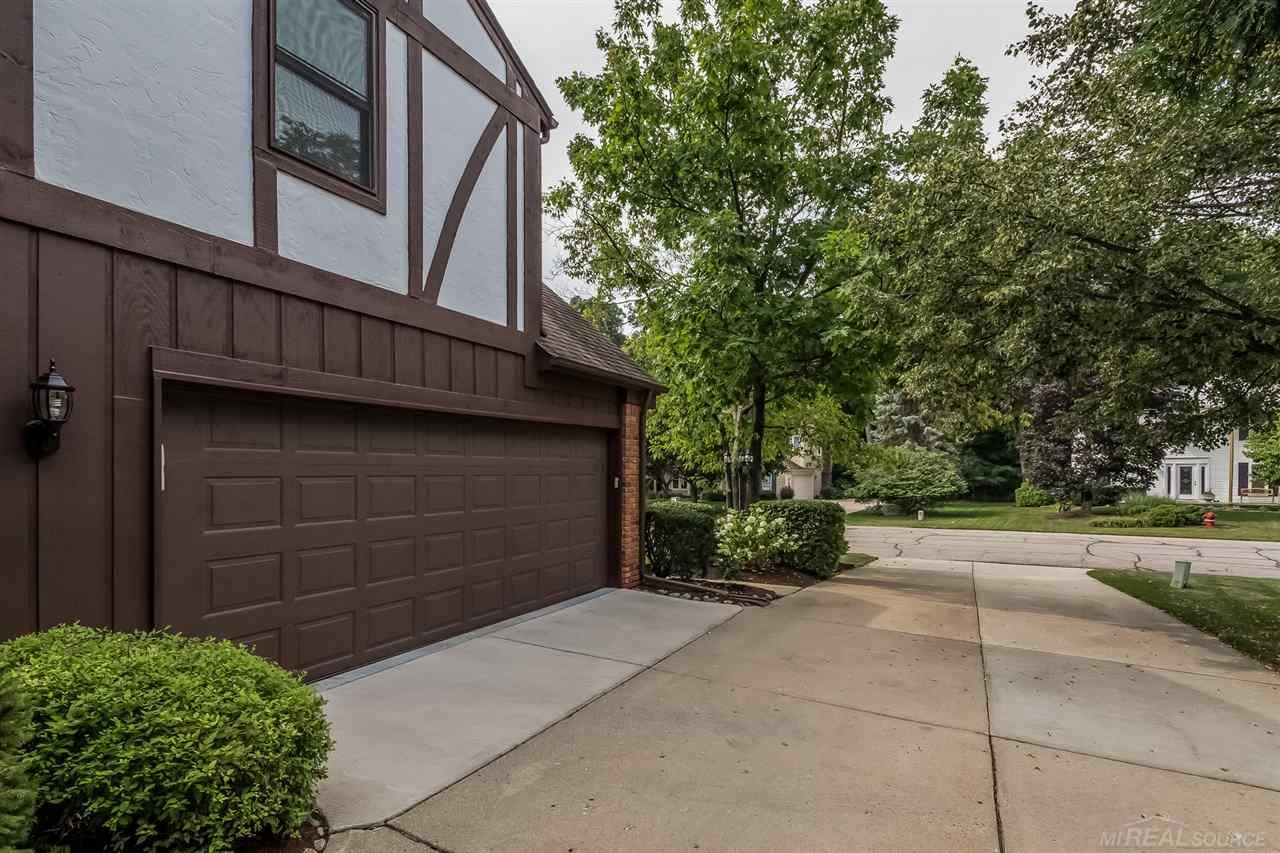 2300 North Fairview Lane Rochester Hills, MI 48306 - Photo 32 of 43