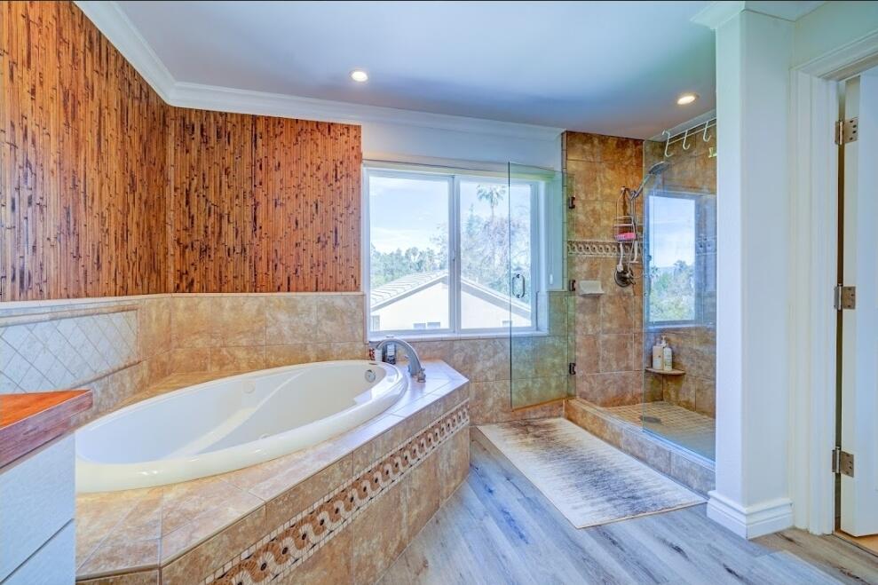 1377 Knoll Road Redlands, CA 92373 - Photo 9 of 28 a bathroom with a bathtub and a sink