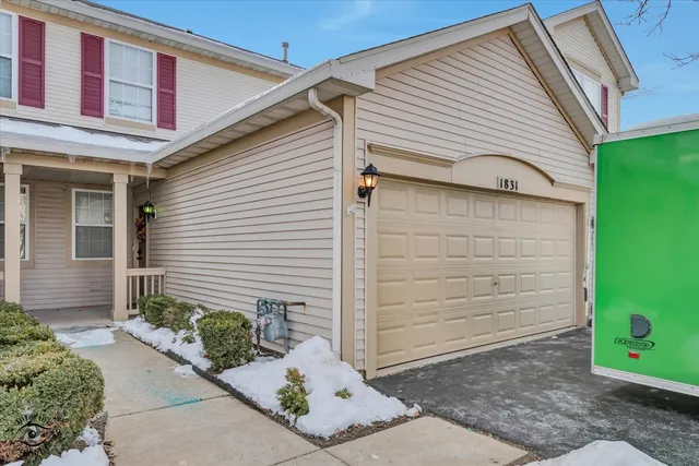 $285,000 | 1831 South Wentworth Circle, Romeoville, IL 60446