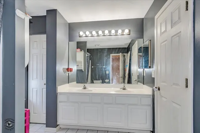 $285,000 | 1831 South Wentworth Circle, Romeoville, IL 60446