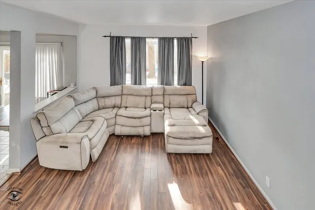 $285,000 | 1831 South Wentworth Circle, Romeoville, IL 60446