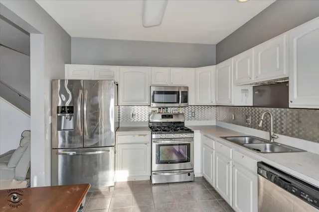 $285,000 | 1831 South Wentworth Circle, Romeoville, IL 60446