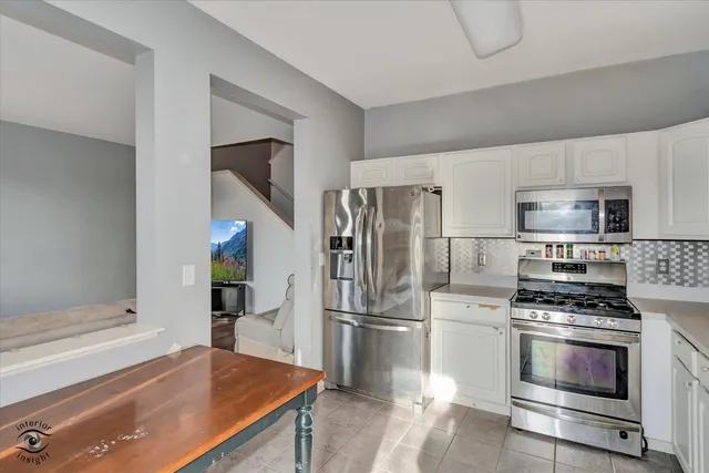 $285,000 | 1831 South Wentworth Circle, Romeoville, IL 60446